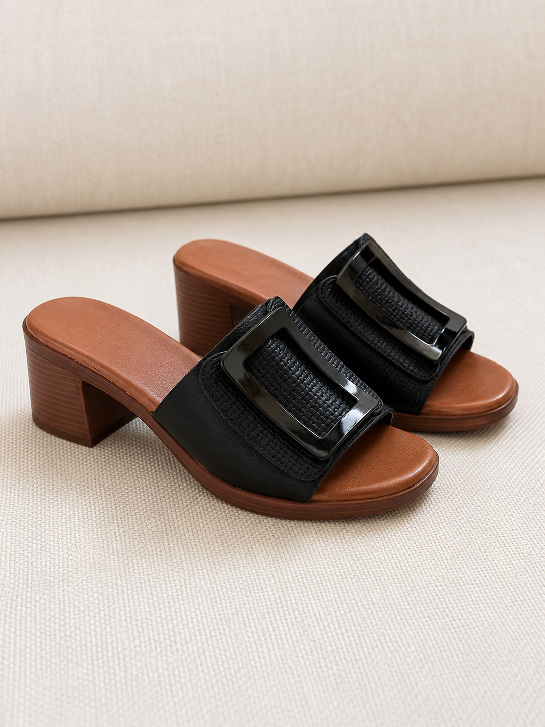 Mocassins noirs à détail orange